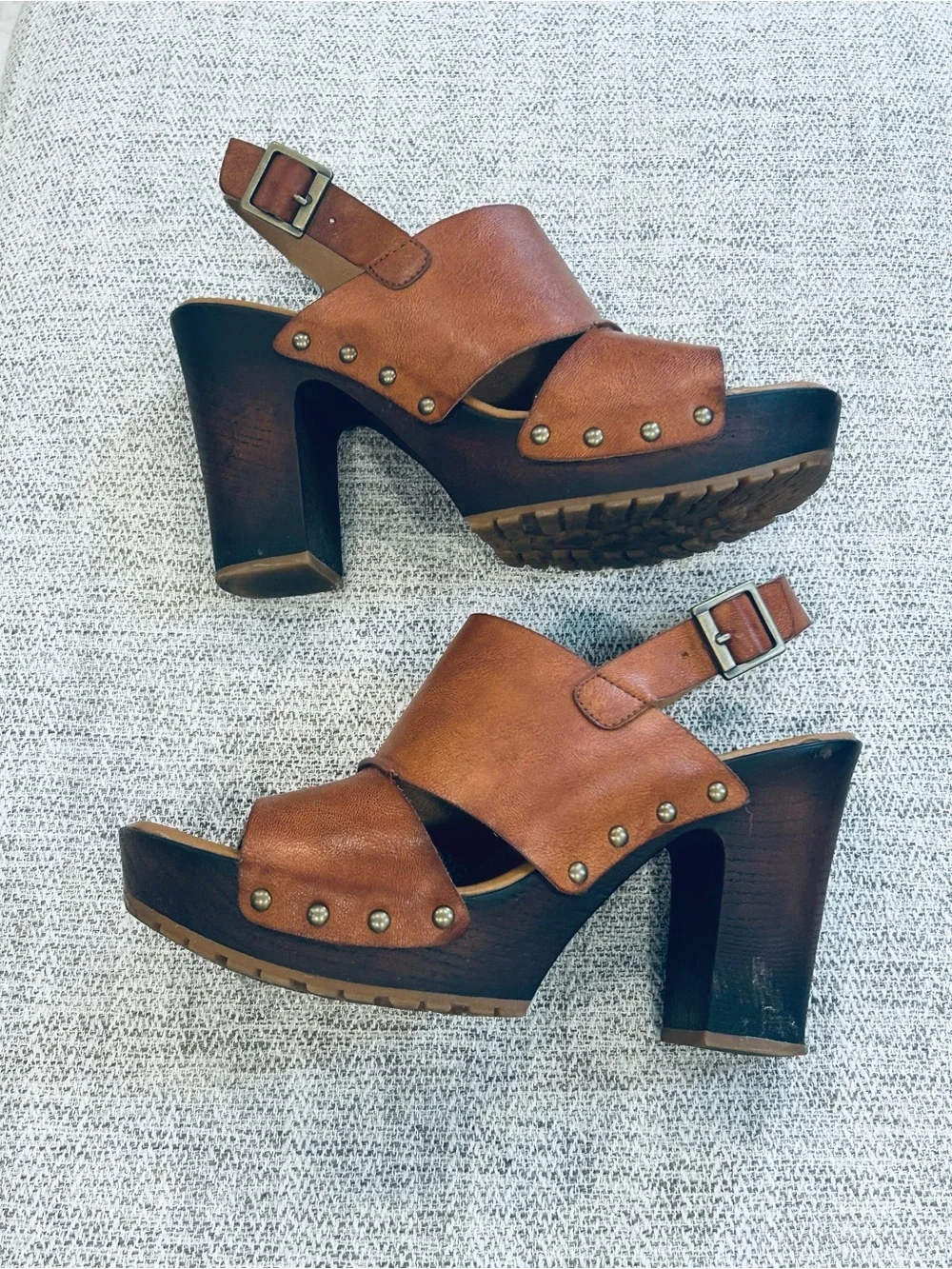 Korks Women's Brown Leather Platform Clog Sandals